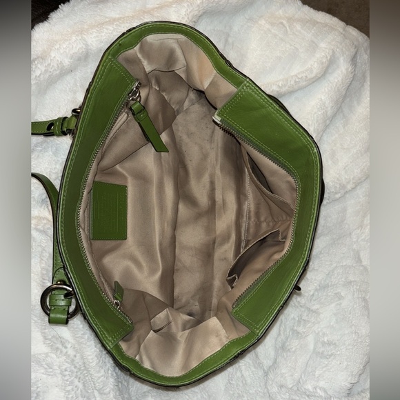 COACH Gallery Zipper Tote in Green with Silver Hardware - Picture 9 of 15